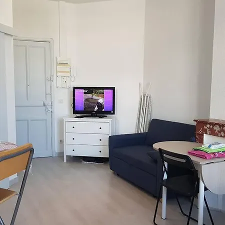 Charming Studio With Sea View For 4 People Toulon